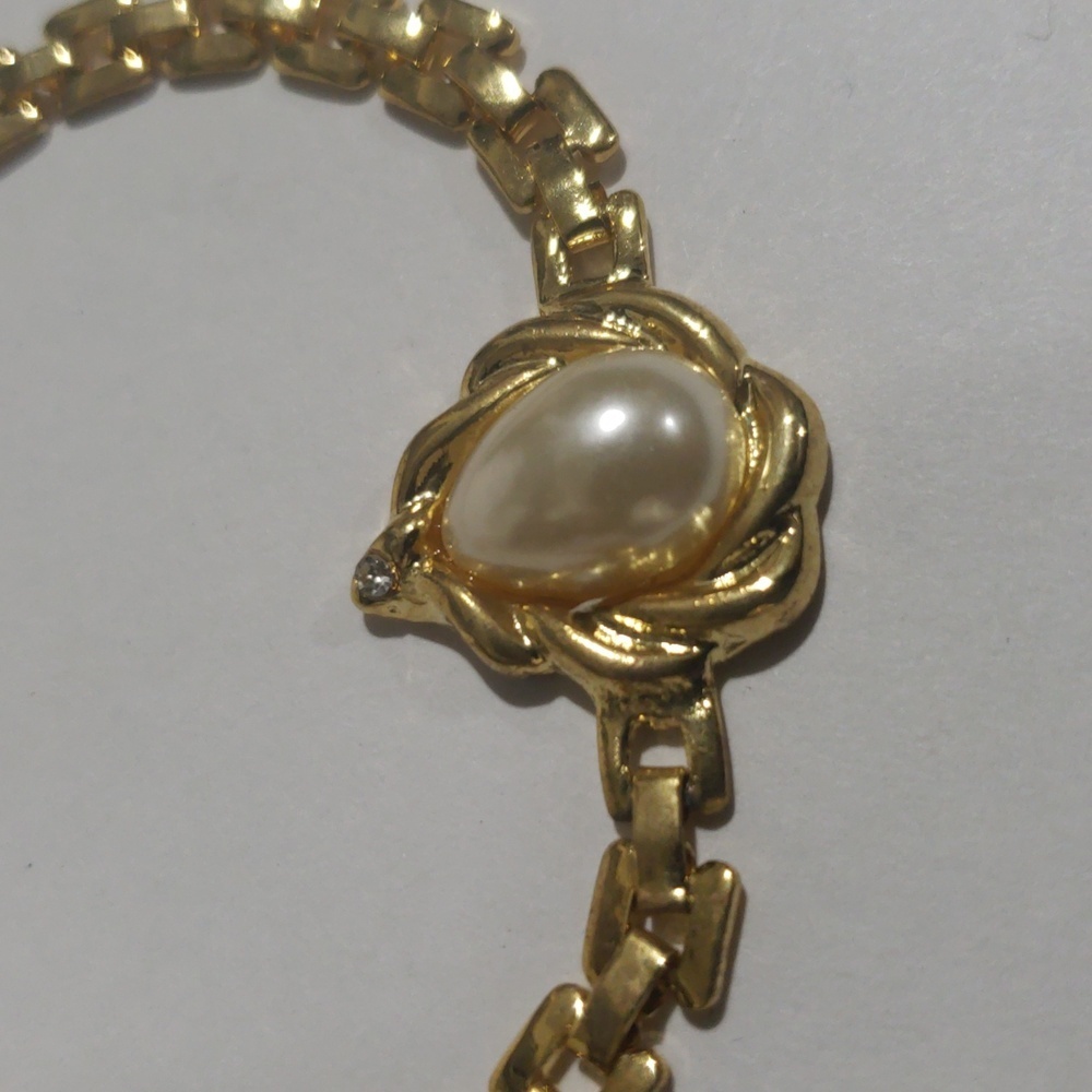 Gold Chain Bracelet Teardrop Faux Pearl Centerpiece – Elegant Timeless Jewelry - Picture 5 of 8
